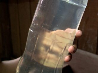 Má qualidade da água na Vila Félix Pinto no Cantá, foi alvo de denúncias; ‘barro misturado com gordura’