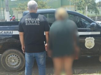 Mulher é presa suspeita de fornecer bebida alcoólica a afilhado adolescente em Caracaraí