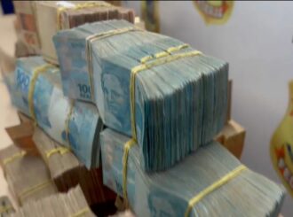 Polícia Federal apreende mais de R$ 1 milhão; suspeita é que dinheiro seria usado em crime eleitoral