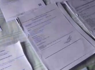 Marido divulga vídeo com documentos e exames de pré-natal da esposa para contestar nota da Sesau: ‘isso é uma injustiça’