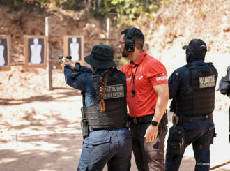 Guardas civis municipais de Boa Vista participam de treinamento para manuseio de novo armamento
