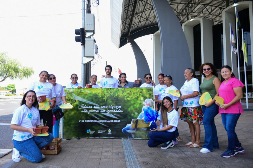 Distribuição de mudas de planta e entrega de panfletos informativos marcam Dia Nacional do Idoso em Boa Vista