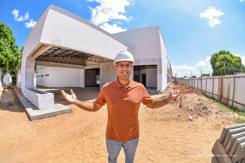 Prefeito Arthur Henrique acompanha última etapa da obra do Centro Especializado em Reabilitação