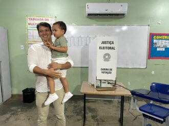 Mauro Nakashima vota na Escola Municipal Centenário: ‘estou feliz com o trabalho que fizemos’