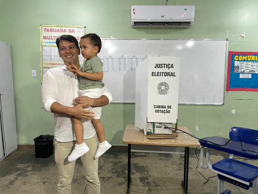 Mauro Nakashima vota na Escola Municipal Centenário: ‘estou feliz com o trabalho que fizemos’