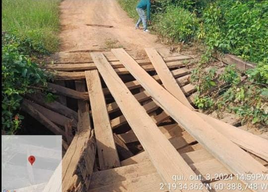 Ponte quebrada há mais de 10 dias dificulta passagem de moradores da vicinal 3, no Cantá