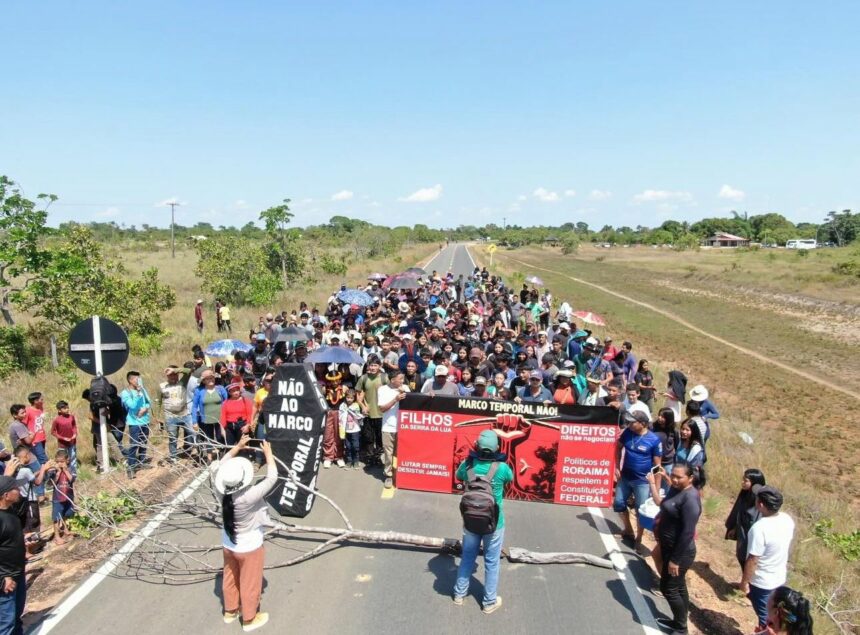 Indígenas bloqueiam rodovias no interior de RR em protesto ao marco temporal