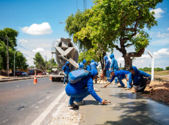 Trecho da avenida Carlos Pereira de Melo recebe 2 mil metros de calçadas