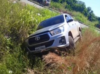 Homens roubam caminhonete em Boa Vista, tentam fugir e carro capota durante perseguição em Bonfim