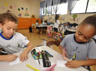 Brasil aumenta investimento em educação básica e destina mais de R$ 450 bilhões à área em 2024