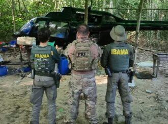 Helicóptero clandestino e oficina improvisada são encontrados dentro de garimpo ilegal no interior de RR