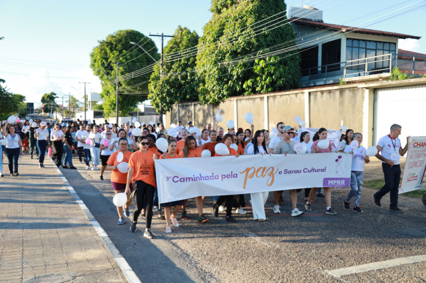 Caminhada pela Paz: centenas de pessoas participam de mobilização contra violência doméstica em Boa Vista