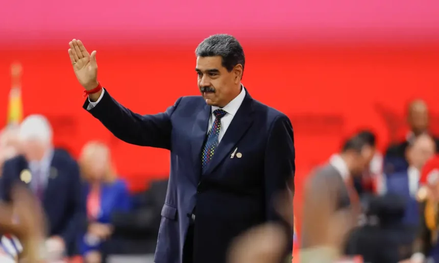 Venezuela: Maduro assume 3º mandato e promete reforma na Constituição