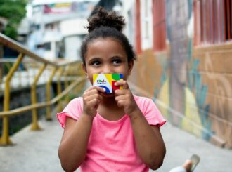 Brasil diminui número de crianças e adolescentes vivendo na pobreza, mostra estudo do Unicef