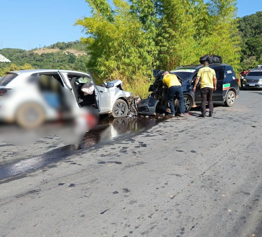 Duas pessoas morrem após batida frontal em rodovia federal no interior de RR