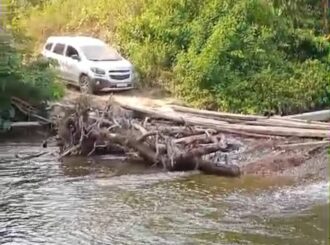 Moradores da comunidade Santa Inês, em Amajari, cobram reconstrução de ponte que caiu há três anos