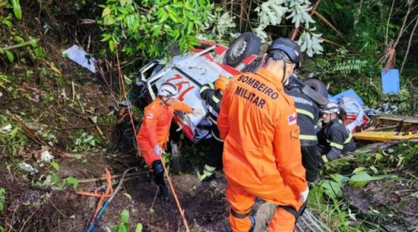 Médico e técnica em enfermagem morrem em acidente com ambulância do Samu na BR-174