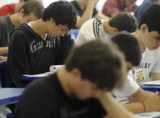 Estudantes podem renegociar dívidas de contratos do Fies; saiba como