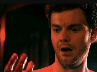 “Novocaine: À Prova de Dor” diverte com homem imune à dor física