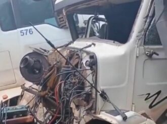 Acidente envolvendo três carretas interdita parcialmente BR-174