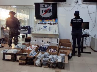 Carga de R$ 5 milhões com mais de mil Iphones lacrados, caneta de luxo e produtos variados é apreendida em rodovia federal de RR