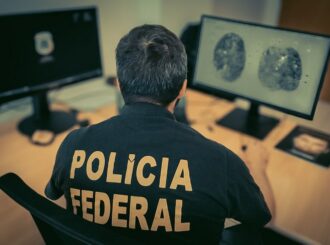 Foragido da Justiça condenado por lavagem de dinheiro é capturado após apresentar documento falso à PF