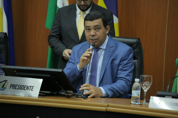 Sampaio foi ao STF tratar de aplicação de novas regras na gestão de despesas com pessoal na ALE-RR