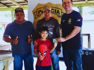 760 carteiras de identidade são entregues à indígenas em ação social da Polícia Civil