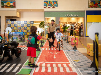 Movimento Maio Amarelo: Prefeitura promove ações educativas em shopping da cidade