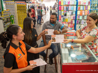 Procon Boa Vista orienta consumidores e comerciantes durante campanha educativa do Dia das Mães