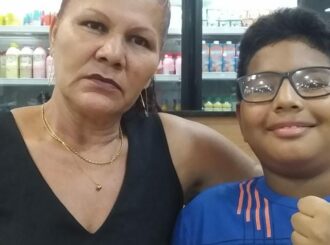 Com problemas cardíacos e internada após sofrer infarto, mãe de criança autista pede ajuda para alimentar família