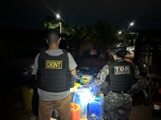 Funcionário de posto de gasolina é preso em flagrante por desvio de combustível