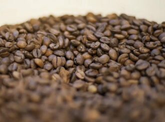 Anvisa proíbe a comercialização de três marcas de café por irregularidades na produção