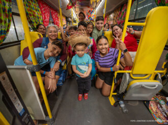 No último dia de programação, Ônibus do Forró espalha alegria pelas ruas da capital