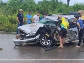 Colisão frontal entre carreta e picape deixa feridos na BR-174, em Mucajaí