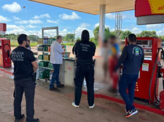 Operação em Caracaraí mira postos de combustíveis após denúncias por suspeitas de fraudes