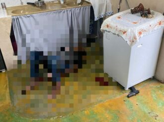 Homem invade casa, saca arma contra Ciptur e é baleado na perna; veja vídeo