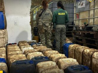 Operação contra garimpo ilegal apreende mais de 3 mil litros de gasolina em depósito clandestino em Boa Vista