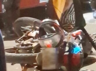 Jovem morre após colidir motocicleta contra caminhonete em avenida do Monte Cristo; motorista fugiu do local