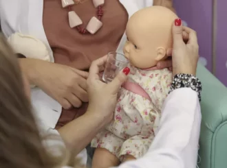 O que está por trás do excesso de cuidados com os bonecos “reborn”