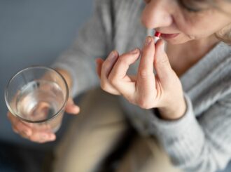 Brasil registra em média 20 mil mortes por ano devido à automedicação