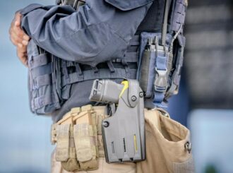 Com aquisição de novo dispositivo taser, PRF lidera inovação e modernização no uso de armamento não letal no Brasil