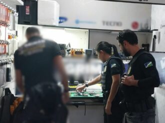 Polícia desarticula esquema que revendia celulares roubados em uma loja no centro da cidade