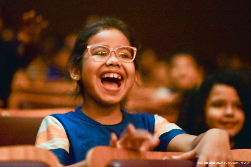 Projeto “Escola vai ao Teatro” leva alunos a uma experiência cultural em Boa Vista