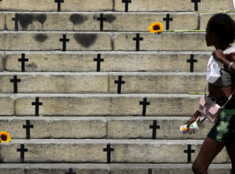 Casos de feminicídio por arma de fogo aumentam em 2025 no país