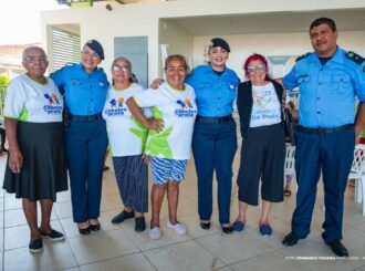 Idosos do projeto Cabelos de Prata participam de palestra de orientação sobre violência doméstica