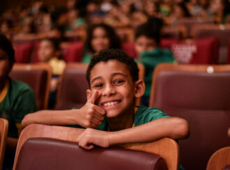 Alunos visitam Teatro Municipal para viver uma experiência cultural