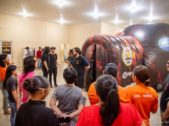 Integrantes do Projeto Crescer fazem ‘viagem espacial’ em Planetário Móvel