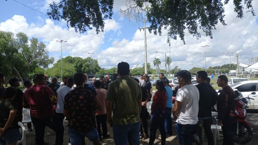 Vigilantes protestam após Governo de Roraima contratar empresa de Minas Gerais por R$ 120 milhões para serviços de porteiro e vigia