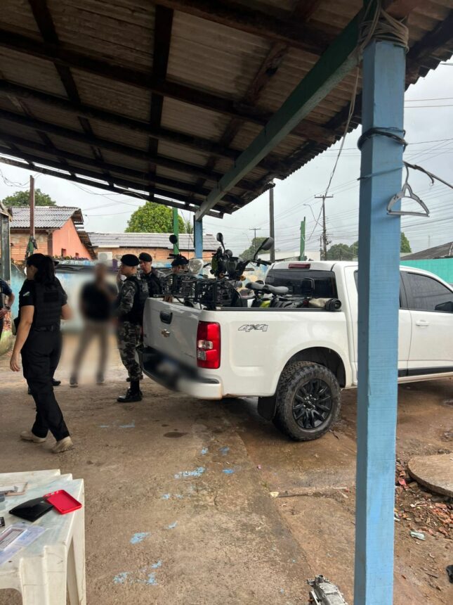 Operação da Polícia Civil apreende produtos ilícitos e investiga arma furtada